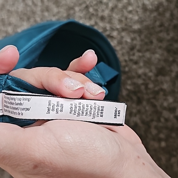 Womens Gorgeous green VS Bra. Sz 38DD,Lined Demi. Like NEW Condition - Picture 5 of 10